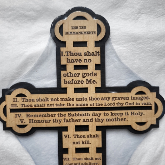 Wall handing cross - Picture 2 of 5